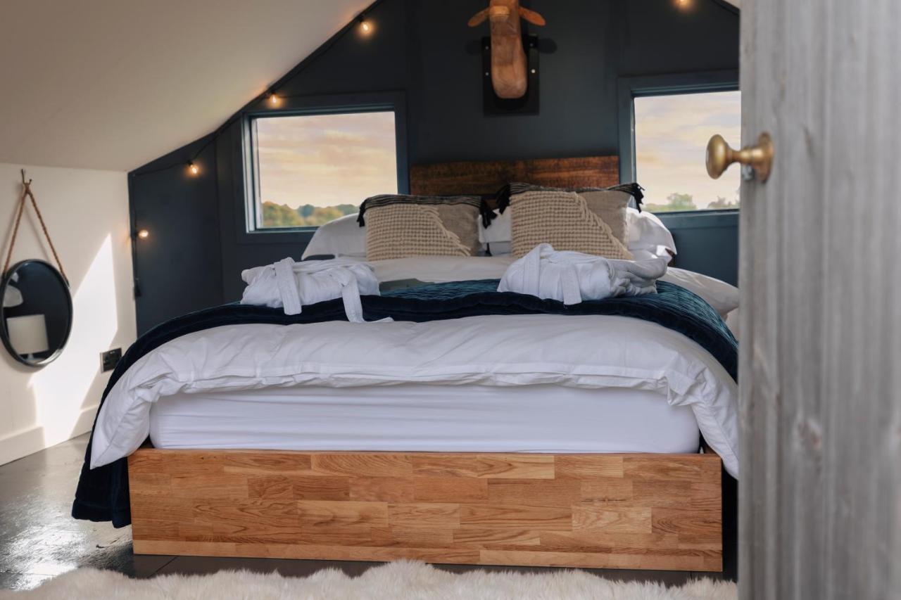 The Treehouse At Humblebee Hall *
