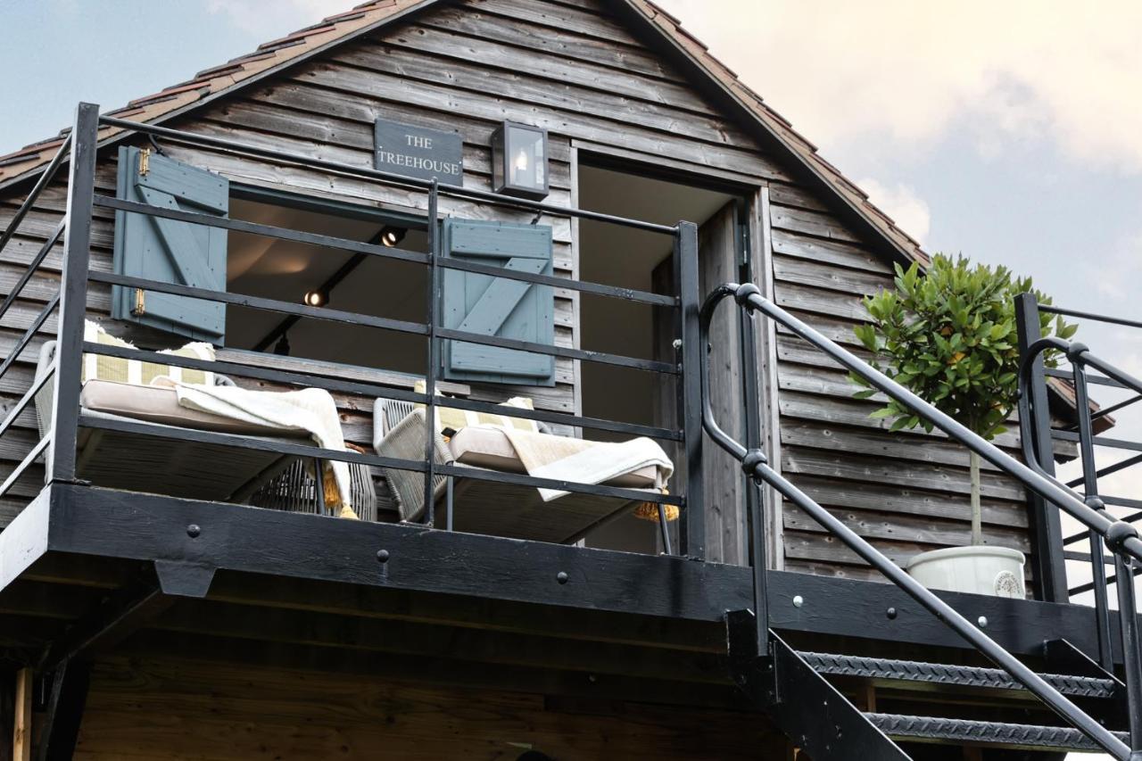 Luxury tent The Treehouse At Humblebee Hall *