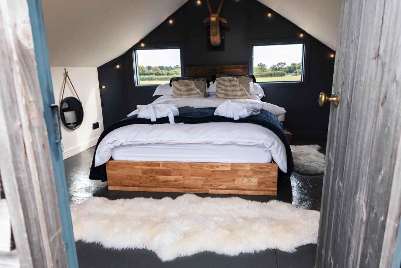 Luxury tent The Treehouse At Humblebee Hall Worcester